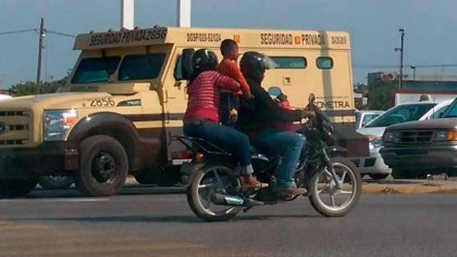Buscan sancionar a quienes transporten niños o bebés en motocicletas