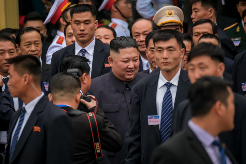 WTF? Despidieron al fotógrafo de Kim Jong-un por taparle accidentalmente el cuello