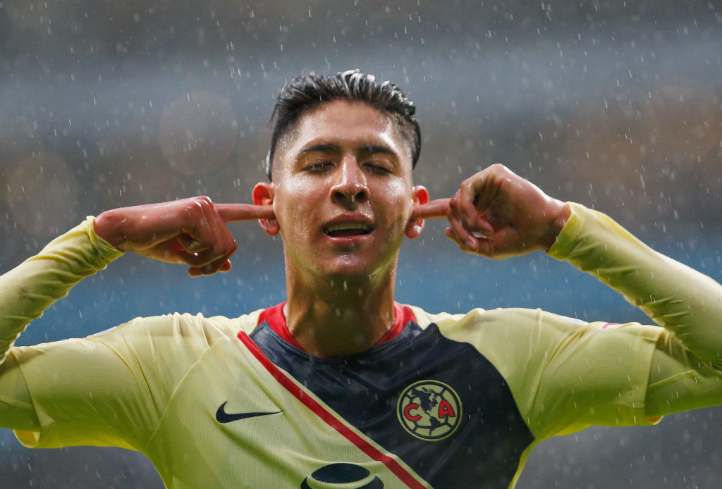 Edson Álvarez se uniría al 'Chucky' y Gutierrez en el PSV, según periodista holandés