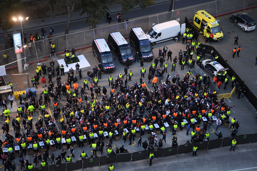 Pelea campal entre fans del Barcelona y Lyon dejó 5 detenidos y varios heridos