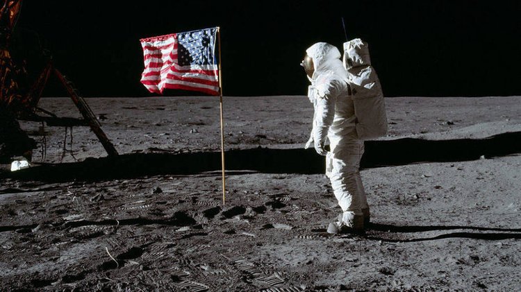 Estados Unidos quiere ir una vez más a la Luna y esta vez llevar a la primera mujer astronauta