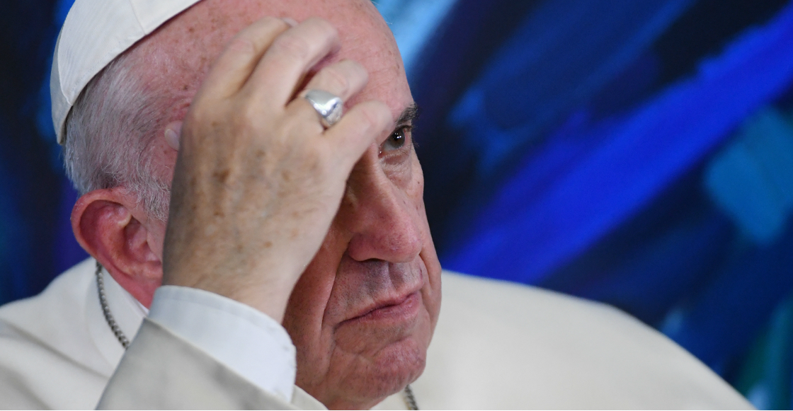 El Papa Francisco no quería que besaran el anillo episcopal por "higiene"