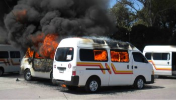 Atacan y asesinan a chofer de combi en Zumpango por presuntamente "no pagar la renta"