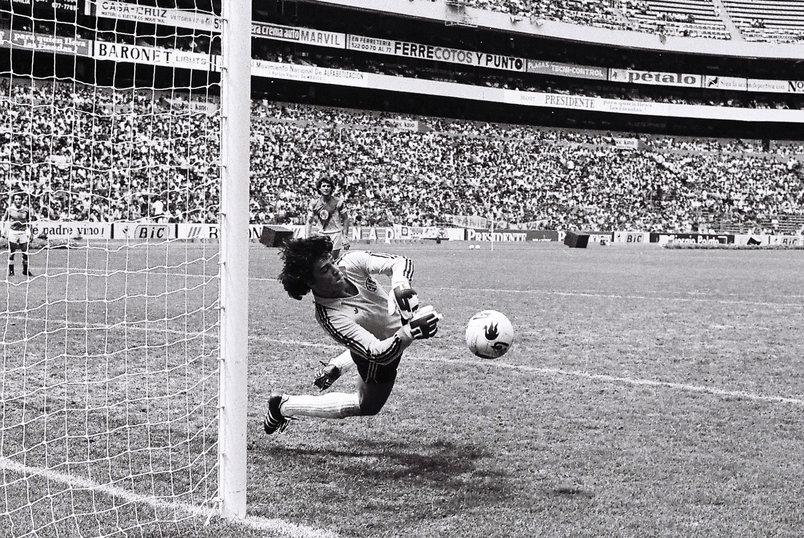 El día que un Clásico entre América y Chivas dejó un asesinato y un suicidio