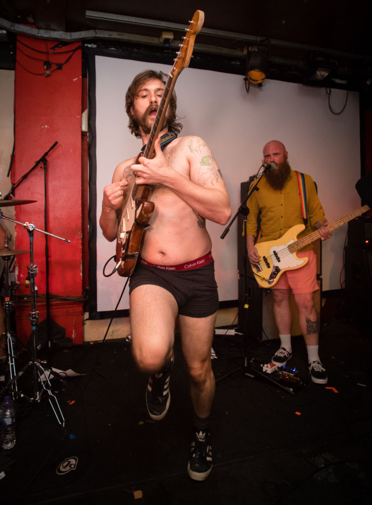 Fender eligió a los grandes guitarristas de la escena musical actual... y no hay latinos