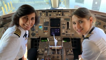 ¡Female Power! Conoce a la madre e hija pilotos que vuelan el mismo avión