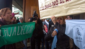 Feministas piden aborto legal y seguro; Nuevo León aprueba reforma "provida"