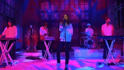 Premio doble: Tame Impala interpreta dos nuevas canciones en Saturday Night Live