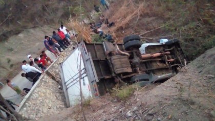 Volcadura de camión con migrantes, en Chiapas