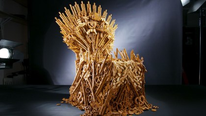 ¿Hambre? Checa el trono de Game of Thrones hecho únicamente con pretzels