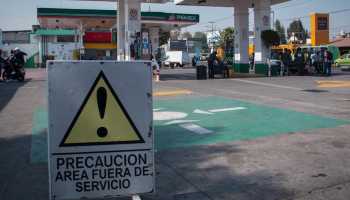 Reportan gasolineras cerradas en la lista de Sener; AMLO promete actualizar datos