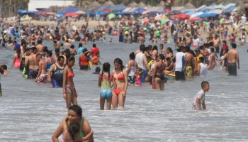 Ay, la gente: Turistas dejan más de 90 toneladas de basura al día en playas de Acapulco