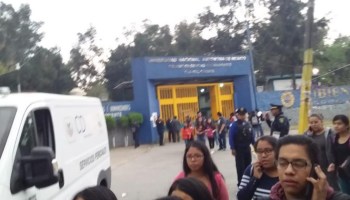 Desalojan alumnos del CCH Oriente; reportan que una estudiante murió en las instalaciones