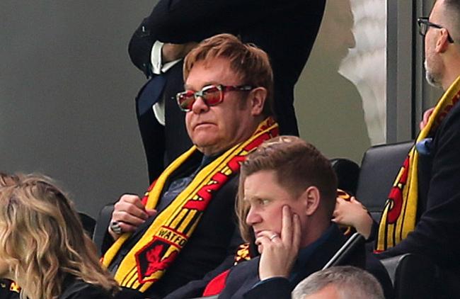 Portero del Watford pide a Sir Elton John cancelar presentación para estar en la Final de FA Cup