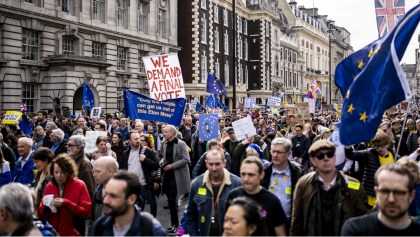 ¡Ni pa'delante ni pa'trás! Parlamento británico rechaza las propuestas para el Brexit
