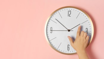 ¿Se adelanta o se atrasa? Acá lo que debes saber del cambio de horario de verano 2019