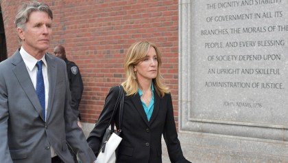 Felicity Huffman de ‘Esposas Desesperadas’ se declara culpable por fraude universitario