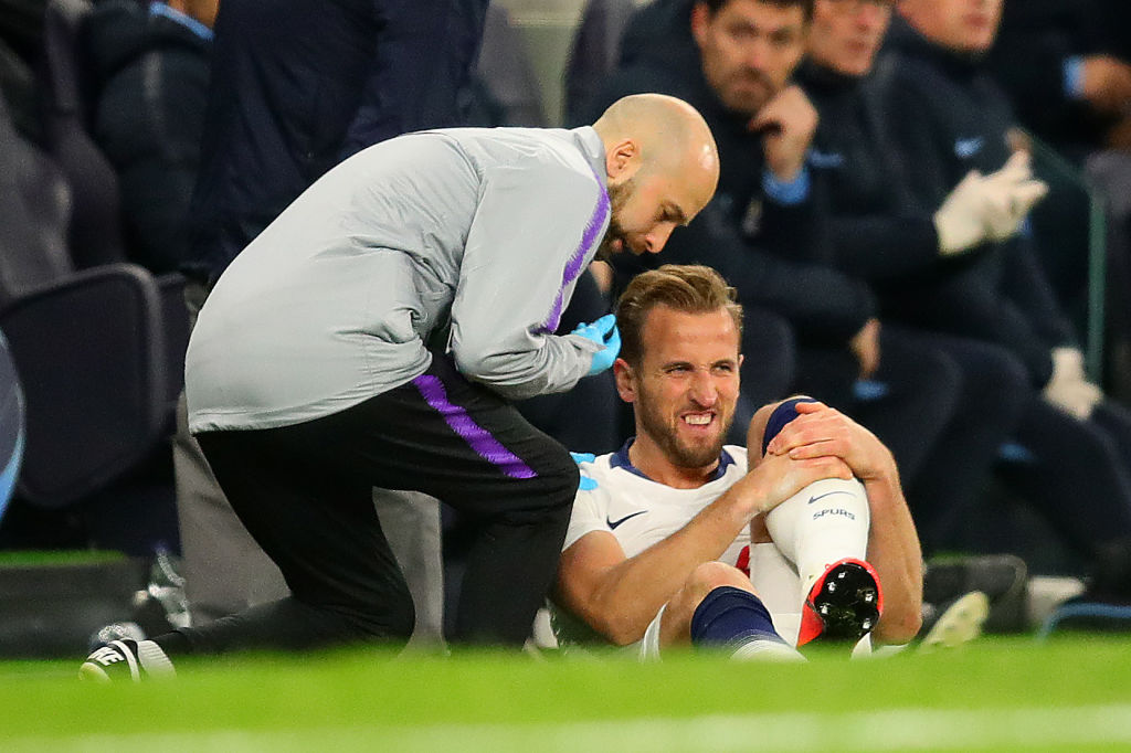 En imágenes: La dolorosa lesión de Harry Kane ante Manchester City