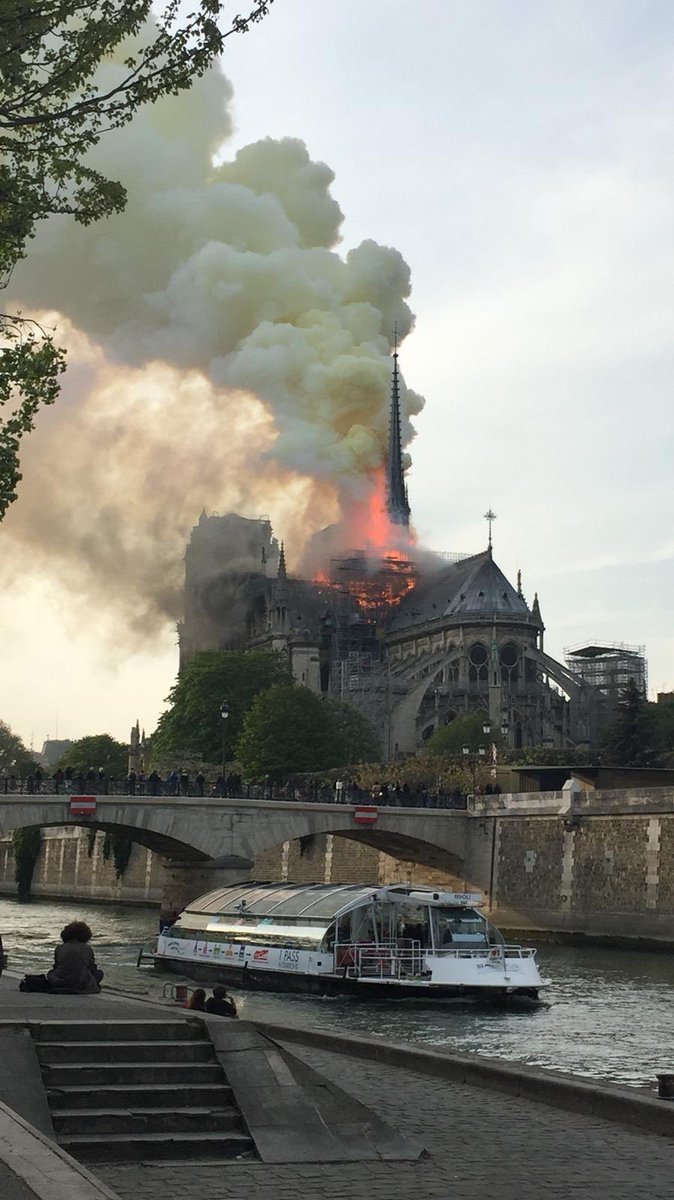 Así reaccionaron parisinos y líderes mundiales ante el incendio de Notre Dame