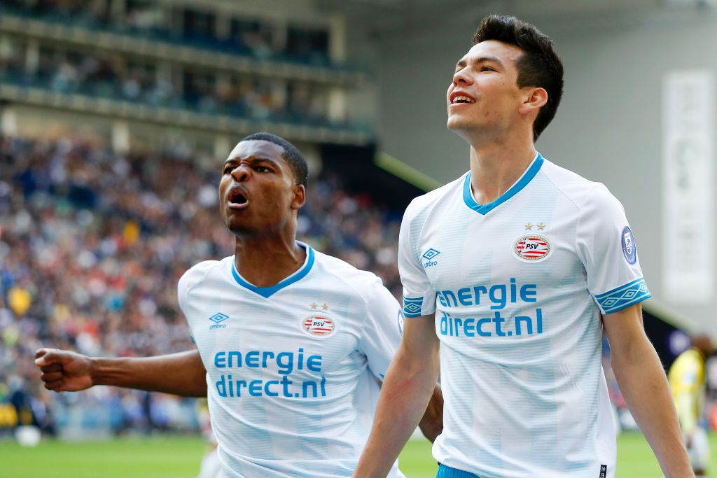 Técnico del Vitesse tacha de 'clavadista' al 'Chucky' Lozano por fingir penal