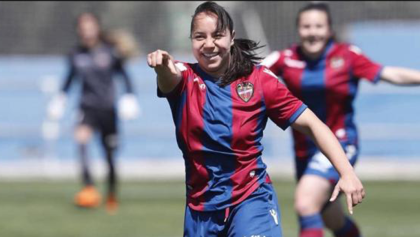 ¡Orgullo nacional! Eligen el gol de Charlyn Corral como el mejor del año en España
