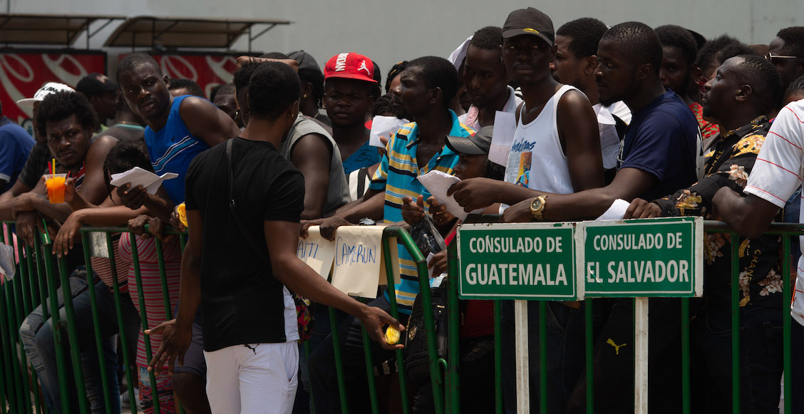 90 migrantes cubanos se fugan de la estación del INM en Chiapas