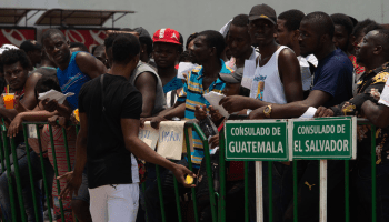 90 migrantes cubanos se fugan de la estación del INM en Chiapas