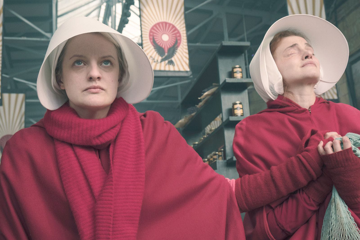 Elisabeth Moss en The handmaids Tale