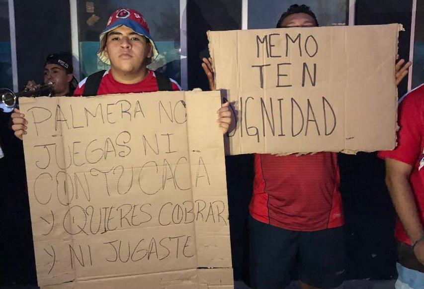 Fans del Veracruz se manifestaron por el mal paso del equipo: “Queremos jugadores con huevos”