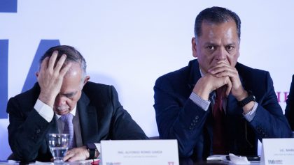 CIUDAD DE MÉXICO, 30ABRIL2019.- Alfonso Romo, jefe de la Oficina de la Presidencia de México, y Mario Macias Robles, director sectorial de los Trabajadores del Infonavit, durante la 188 asamblea general del Instituto del Fondo Nacional de la Vivienda para los Trabajadores (Infonavit).