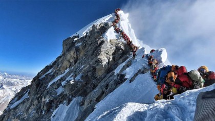 Tráfico en el Everest (literalmente) provoca la muerte de dos montañistas