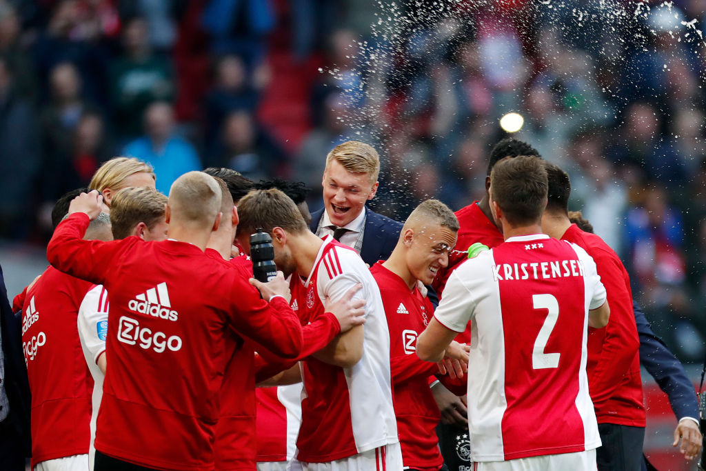 En Holanda descartan a Edson Álvarez para el Ajax o PSV ya que “ahora es muy caro” 