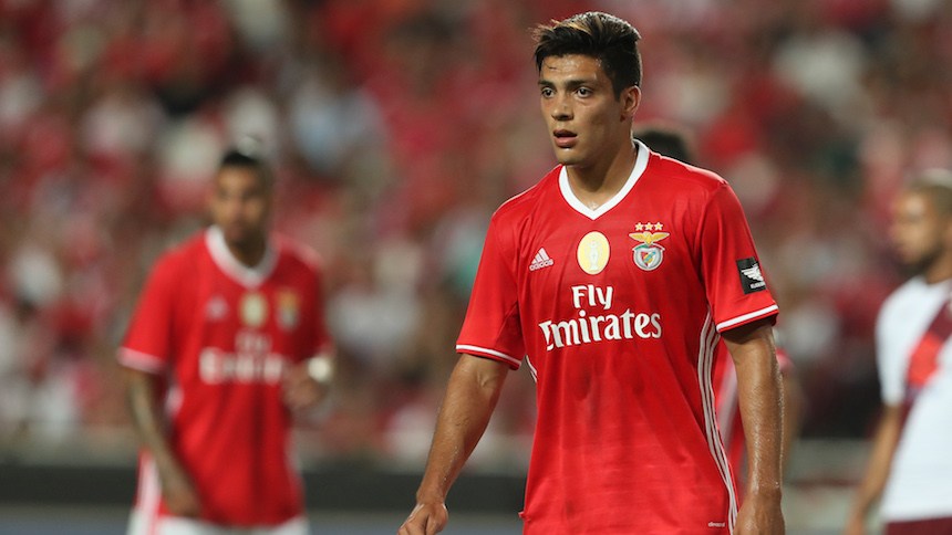 Raúl Jiménez consideró volver al América luego de tropezar en el Benfica