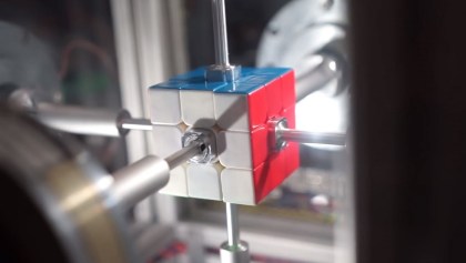Robot que resuelve un cubo Rubik en menos de medio segundo