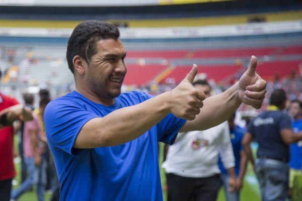 ¡Salvador Cabañas ya se reunió con su nuevo equipo para dirigirlo!