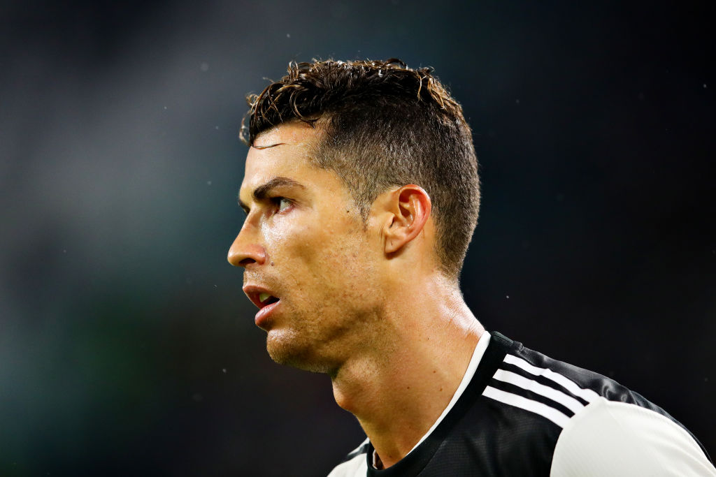 Cristiano Ronaldo golpeó a su hijo y pareja con el trofeo de la Serie A 😂