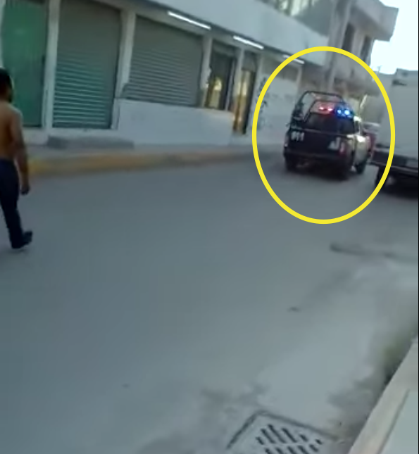 video-desarma-policia-ecatepec-arma-rescata-03