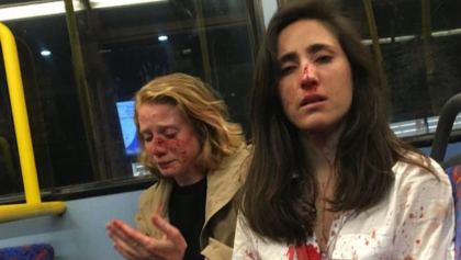 En Londres, una pareja de lesbianas es golpeada en un autobús