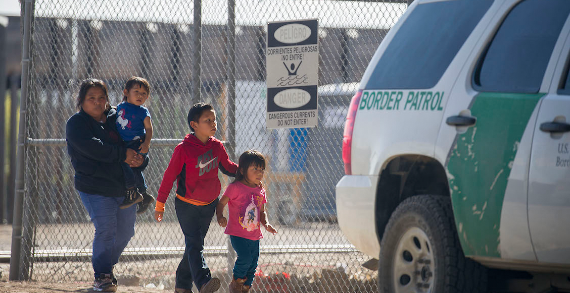 En Texas, protestan ante la crisis en los centros de detención de niños migrantes