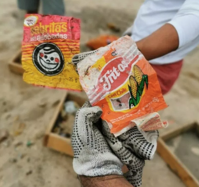 desechos-plásticos-playa-mazatlán