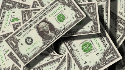 Dólar llega a 19.84 pesos tras baja de calificación de Fitch y Moody's