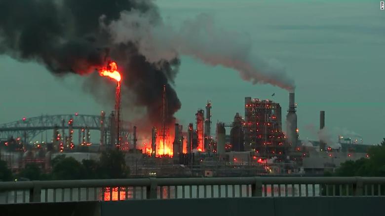 explosion-refineria-filadelfia-foto-video-explota