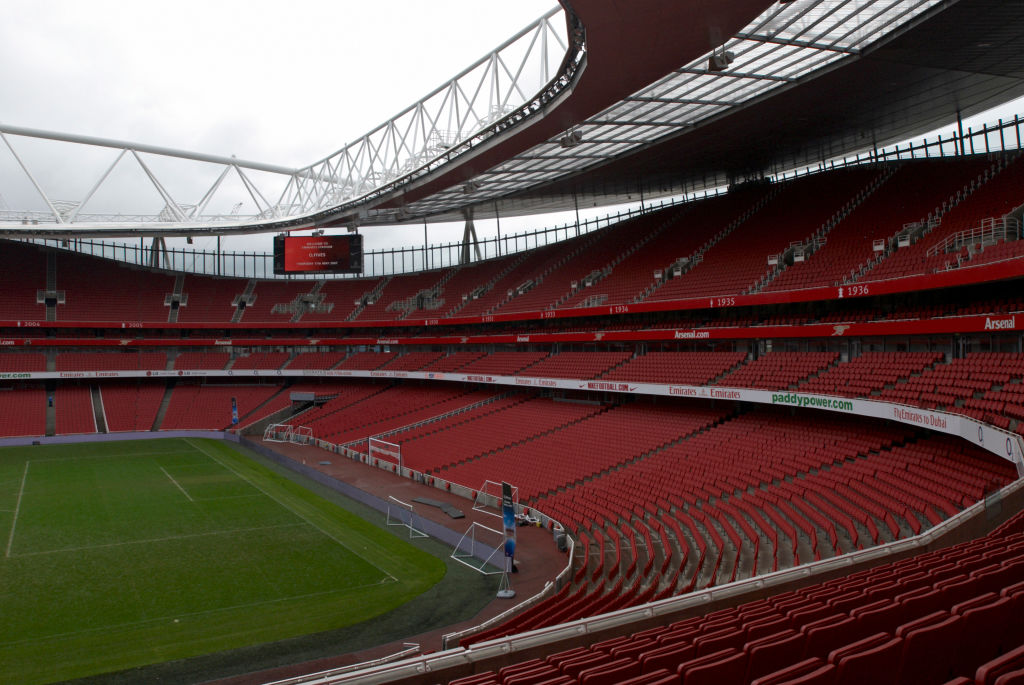Aficionados podrán ver la repetición del VAR en estadios de la Premier League