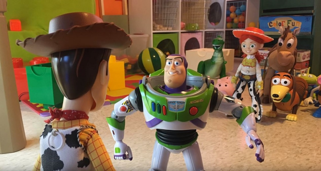 Toy Story 3 con juguetes reales