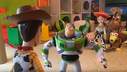 Toy Story 3 con juguetes reales