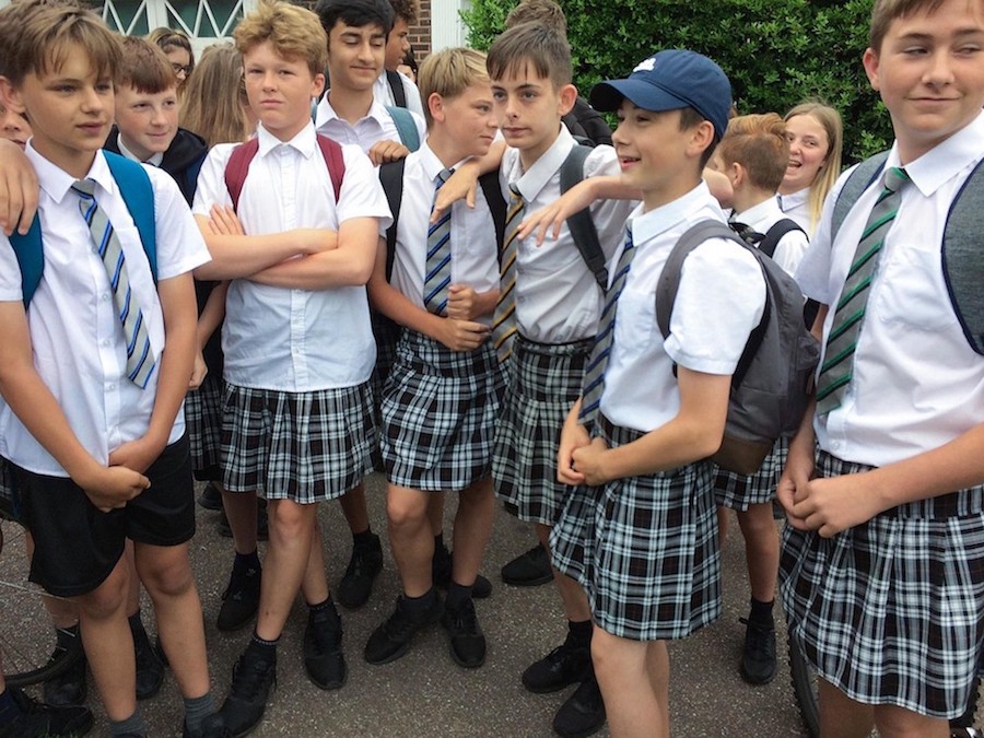 uniformes-alumnos-faldas-reino-unido