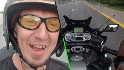 En la nota idiota del día: Youtuber muere por grabarse manejando una moto... con los pies