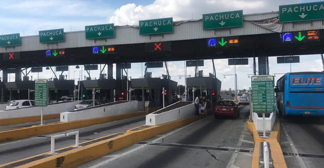 Policías Federales y sus familias toman caseta de la México-Pachuca; dan paso libre