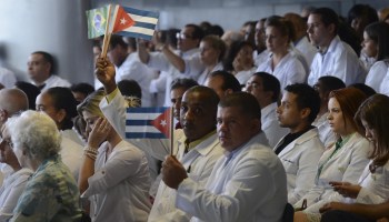 medicos-cubanos-cuba-doctores-isla-amlo-mexico
