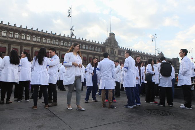 medicos-doctores-mexico-cuba-protesta